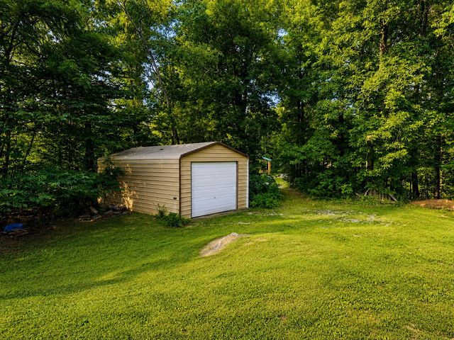 725 Oak Grove Road, Benton, TN 37307