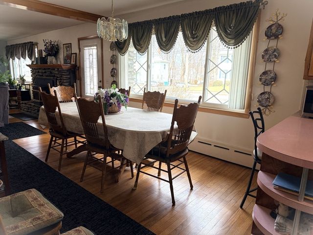 33 Slater St, Webster, MA 01570