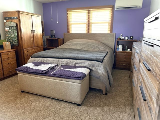 33 Slater St, Webster, MA 01570