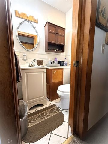 33 Slater St, Webster, MA 01570