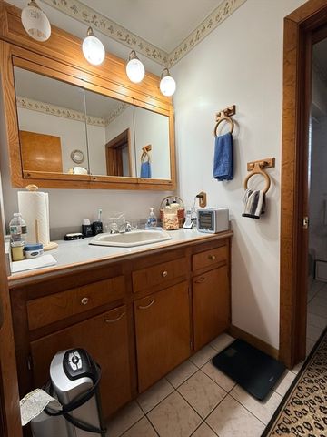 33 Slater St, Webster, MA 01570