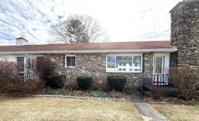33 Slater St, Webster, MA 01570