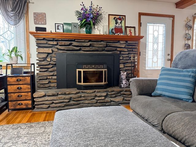33 Slater St, Webster, MA 01570