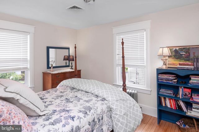 113 W PROSPECT ST, Hopewell, NJ 08525