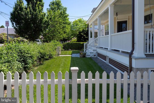 113 W PROSPECT ST, Hopewell, NJ 08525
