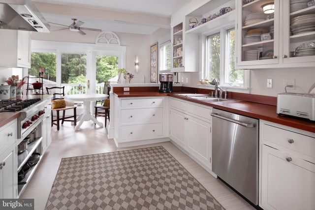 113 W PROSPECT ST, Hopewell, NJ 08525