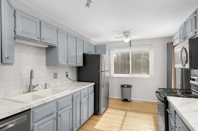 12229 42nd Avenue N, Plymouth, MN 55441