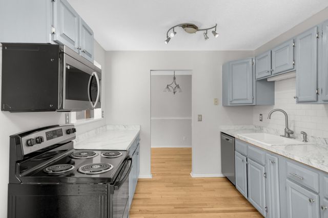 12229 42nd Avenue N, Plymouth, MN 55441