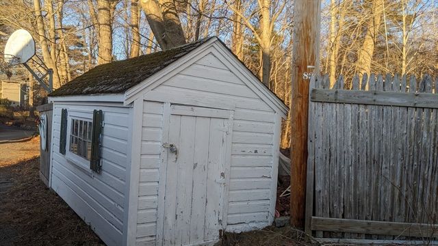 10 Coral Hill Rd, Essex, MA 01929