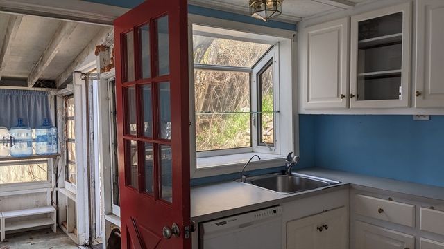 10 Coral Hill Rd, Essex, MA 01929