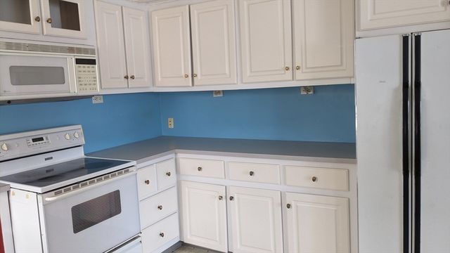 10 Coral Hill Rd, Essex, MA 01929