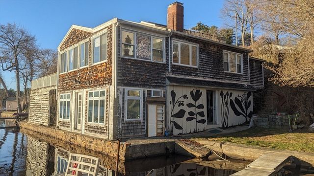 10 Coral Hill Rd, Essex, MA 01929