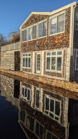 10 Coral Hill Rd, Essex, MA 01929