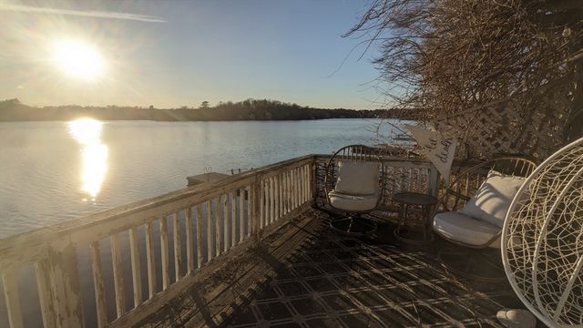 10 Coral Hill Rd, Essex, MA 01929