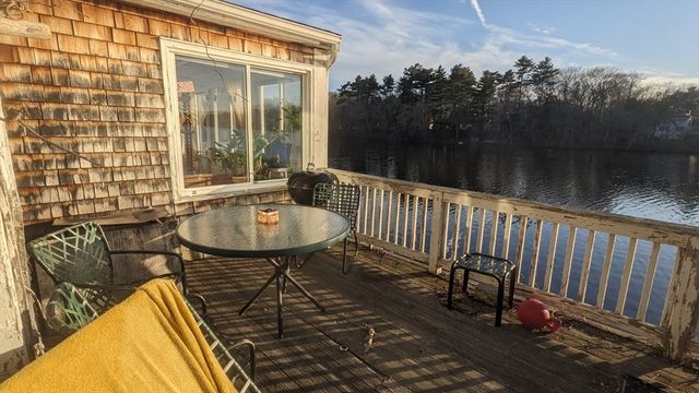 10 Coral Hill Rd, Essex, MA 01929