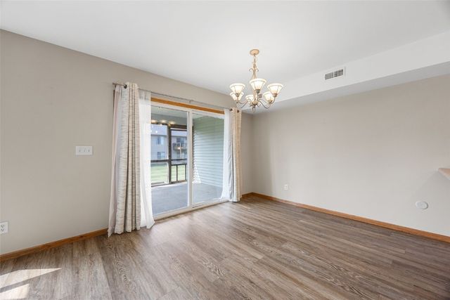 305 Windflower Lane B, Solon, IA 52333