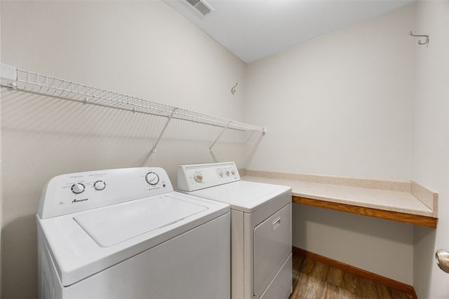 305 Windflower Lane B, Solon, IA 52333