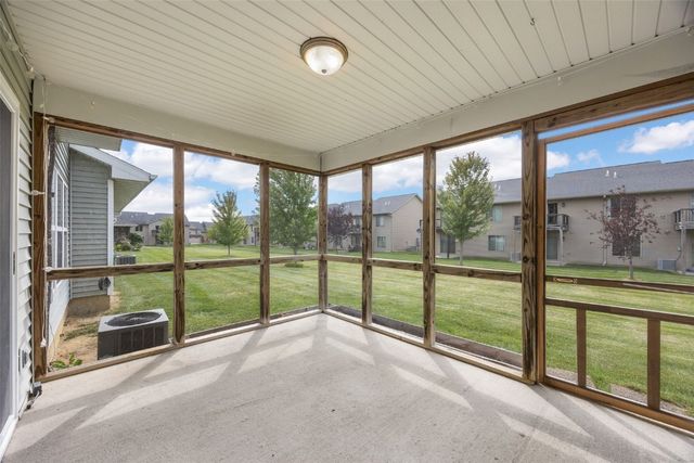 305 Windflower Lane B, Solon, IA 52333