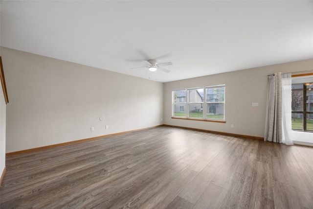 305 Windflower Lane B, Solon, IA 52333