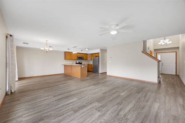 305 Windflower Lane B, Solon, IA 52333