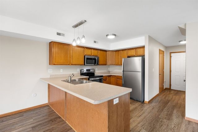 305 Windflower Lane B, Solon, IA 52333