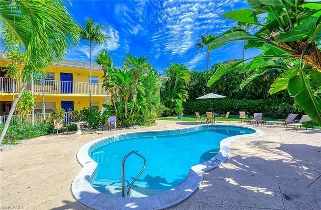 4290 Gulfstream DR # 5, Naples, FL 34112