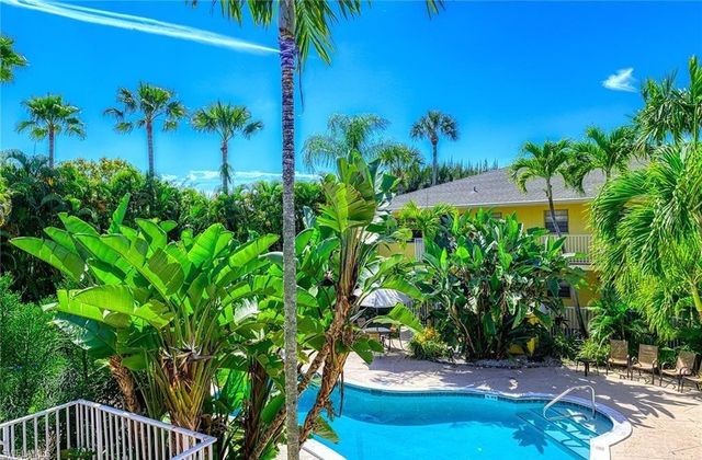 4290 Gulfstream DR # 5, Naples, FL 34112