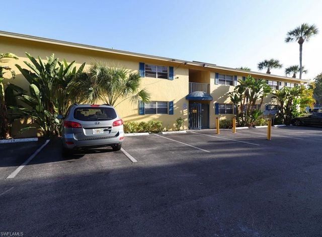 4290 Gulfstream DR # 5, Naples, FL 34112