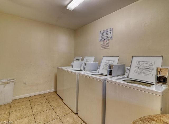 4290 Gulfstream DR # 5, Naples, FL 34112