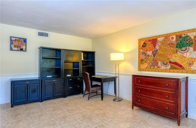 4290 Gulfstream DR # 5, Naples, FL 34112