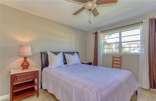 4290 Gulfstream DR # 5, Naples, FL 34112