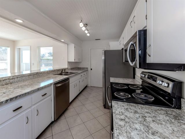 1215 MANGO AVENUE, Venice, FL 34285