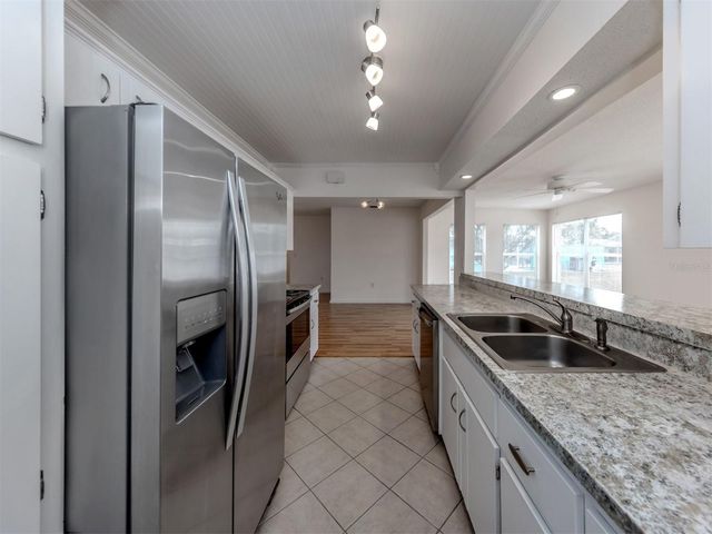 1215 MANGO AVENUE, Venice, FL 34285