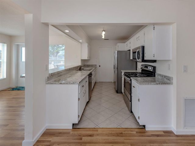 1215 MANGO AVENUE, Venice, FL 34285