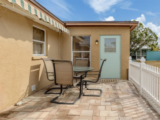 1215 MANGO AVENUE, Venice, FL 34285