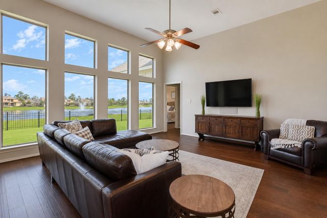 2823 Woodland Glen Lane, Conroe, TX 77385