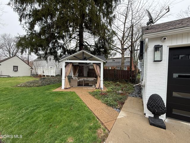 2410 Drummond Road, Toledo, OH 43606