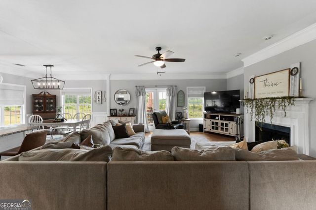 12 Grapevine Way NE, Cartersville, GA 30121