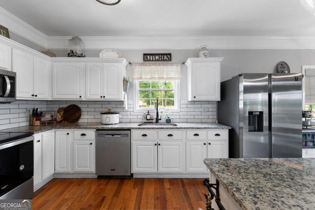 12 Grapevine Way NE, Cartersville, GA 30121