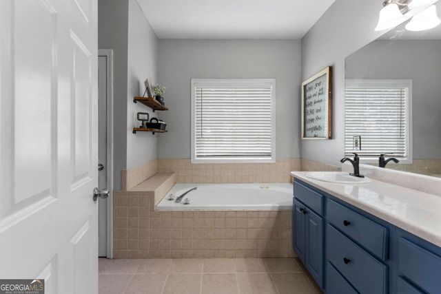 12 Grapevine Way NE, Cartersville, GA 30121