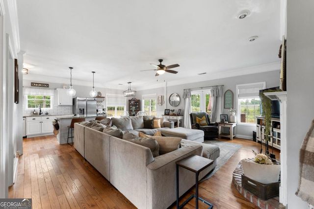 12 Grapevine Way NE, Cartersville, GA 30121