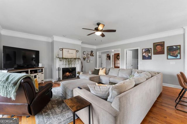 12 Grapevine Way NE, Cartersville, GA 30121