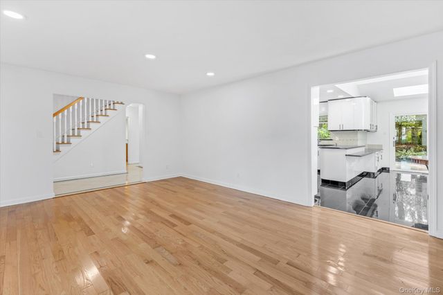 2 Westbourne Lane, Melville, NY 11747