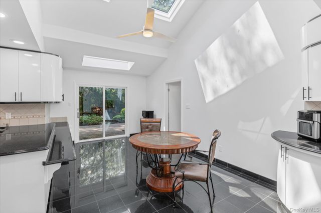 2 Westbourne Lane, Melville, NY 11747