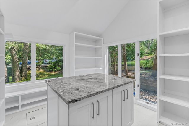 2 Westbourne Lane, Melville, NY 11747