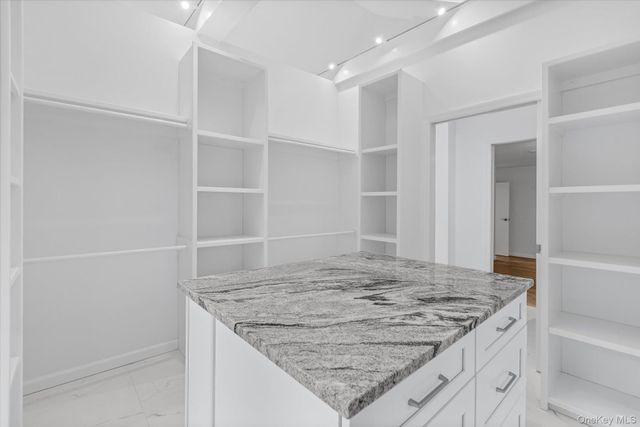 2 Westbourne Lane, Melville, NY 11747