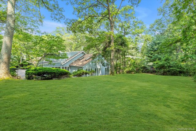 2 Westbourne Lane, Melville, NY 11747