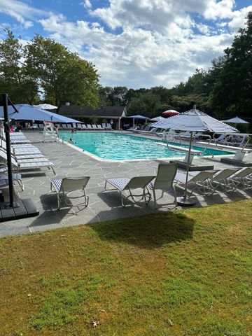 2 Westbourne Lane, Melville, NY 11747