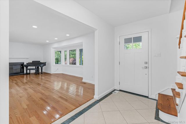 2 Westbourne Lane, Melville, NY 11747