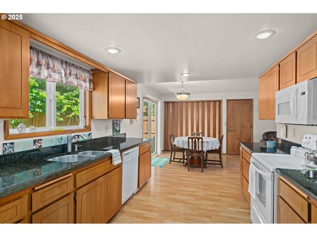 3420 Se EL CAMINO Dr, Gresham, OR 97080